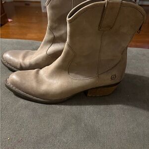Born Wayne Wester Leather Heeled Boots 9